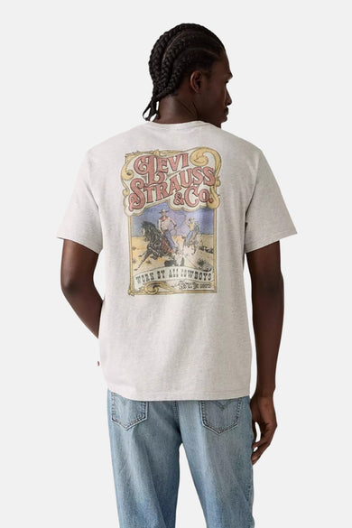 T-shirt gris à manches courtes de Levi's®, avec un imprimé cowboy vintage sur le dos.