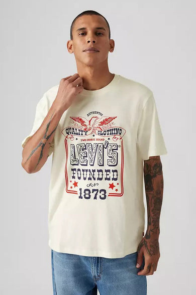 T-shirt écru à manches courtes Levi's avec un imprimé graphique sur le devant.