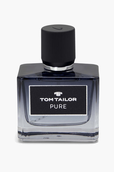 Parfum bleu de Tom Tailor, avec un bouchon noir, sur un fond blanc.