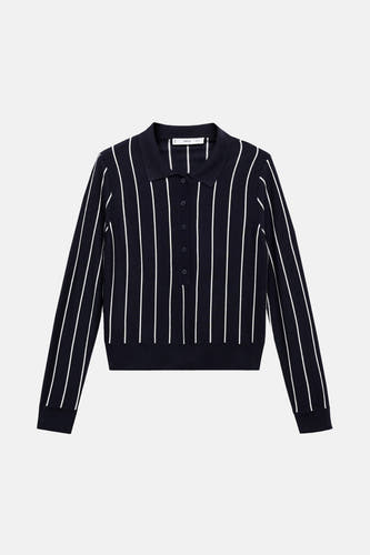 T-shirt bleu avec col rond de MANGO, avec des rayures verticales blanches et des boutons.