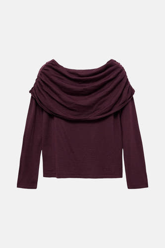 Veste de coton Bordeaux avec col rond de MANGO, avec une ligne de col pliée et des manches longues.