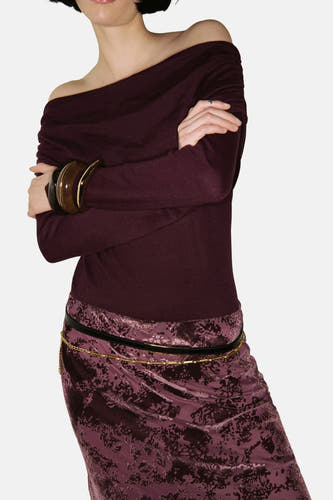 Gilet de Bordeaux avec col rond de MANGO, avec des manches longues et une texture lisse.