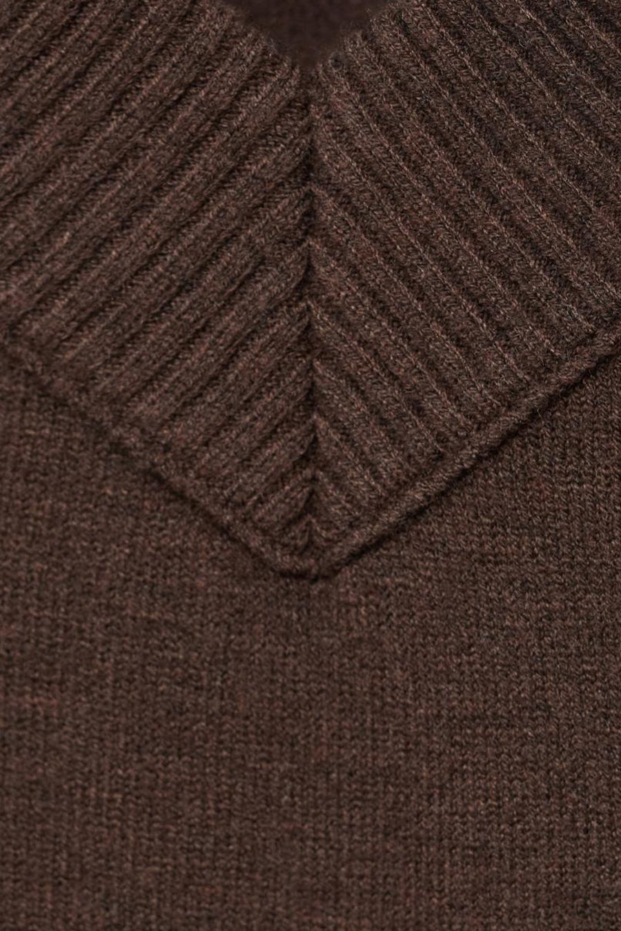 Pull à col en V - brun - MANGO