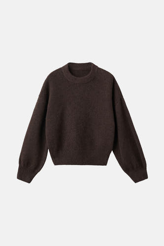 Sweat-shirt marron avec col rond de MANGO, avec des manches ballons et une fine texture tricotée.