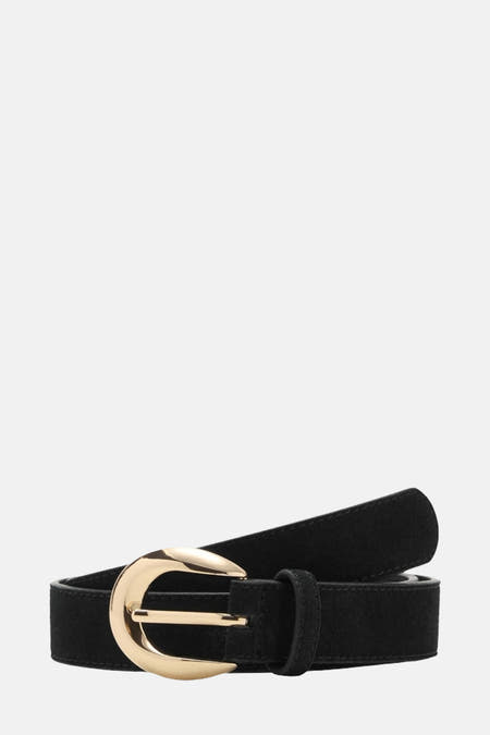 Ceinture noire de MANGO avec une boucle dorée, des détails brodés et une subtile texture en suède.