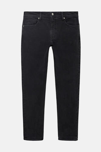 Jean slim fit de couleur gris foncé de MANGO, avec un style cinq poches classique et une légère usure.
