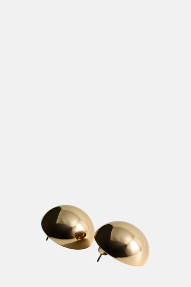Boucles d'oreilles en or de MANGO, sphériques et brillantes.