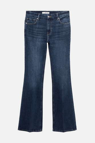 Jean flare bleu marine de MANGO, avec un lavage subtil et des poches classiques.
