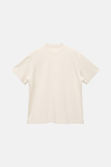 T-shirt beige à manches courtes de MANGO, couleur unie et coupe droite.