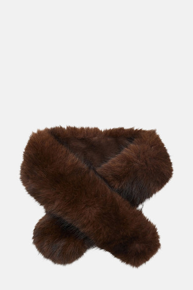 Châle d'hiver brun de MANGO, avec une texture douce et veloutée et une bande élastique.