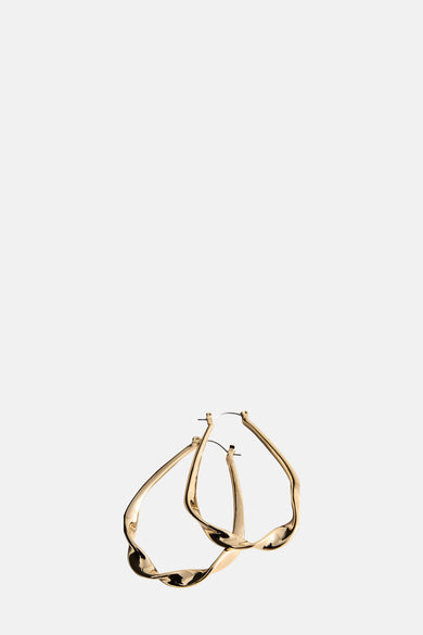 Boucles d'oreilles en or de MANGO, avec des détails tournés et un aspect élégant.