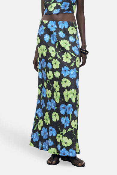 Jupe multicolore MANGO, avec un motif floral en bleu et vert, et un fond noir.