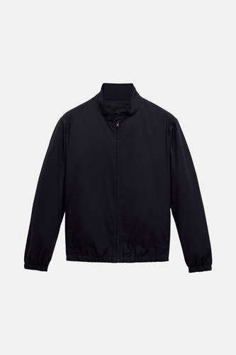 Manteau court bleu de MANGO avec des manches longues et une fermeture éclair.