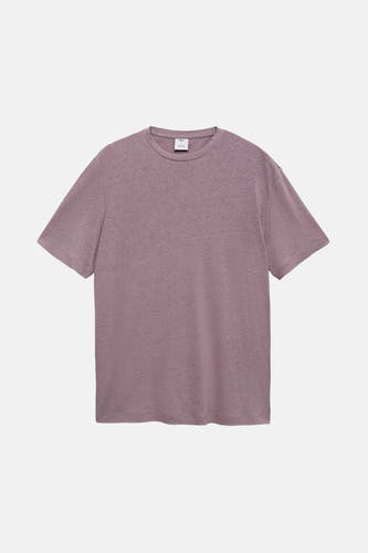 T-shirt bleu marine à manches courtes de MANGO, couleur unie et coupe décontractée.