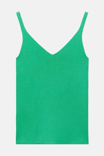 T-shirt vert de MANGO, avec des bretelles épaules fines et une V en-hals, fabriqué à partir d'un tissu fin tricoté.