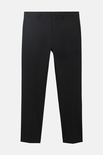 Pantalon de costume noir MANGO, avec une légère poche et des poches latérales.