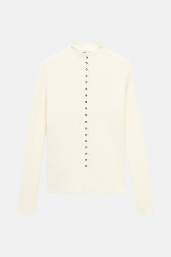 Gilet beige de MANGO avec une rangée de boutons argentés à l'avant contre un fond uniforme.