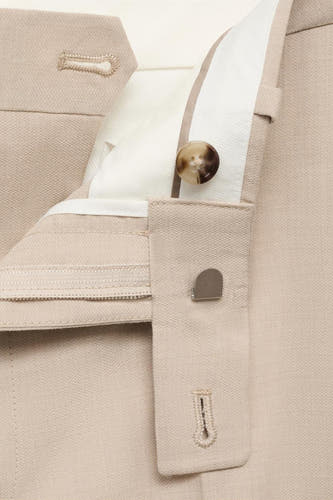 Pantalon de costume beige MANGO, avec fermeture éclair, bouton et crochet à l'avant, cropped.