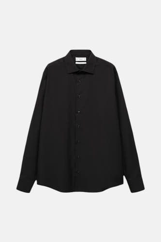 Chemise noire à manches longues de MANGO, unie et avec une col classique.