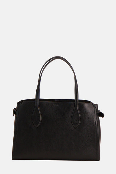 Sac à dos noir de MANGO, avec des anses longues et une subtile texture granulée.