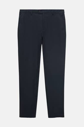 Pantalon bleu de MANGO, avec des jambes droites et une fermeture à bouton.