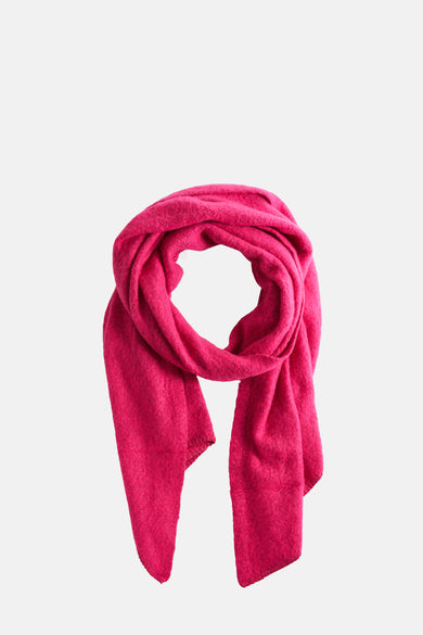 Chapeau d'hiver rose de PIECES®, enroulé en spirale, avec une douce texture.