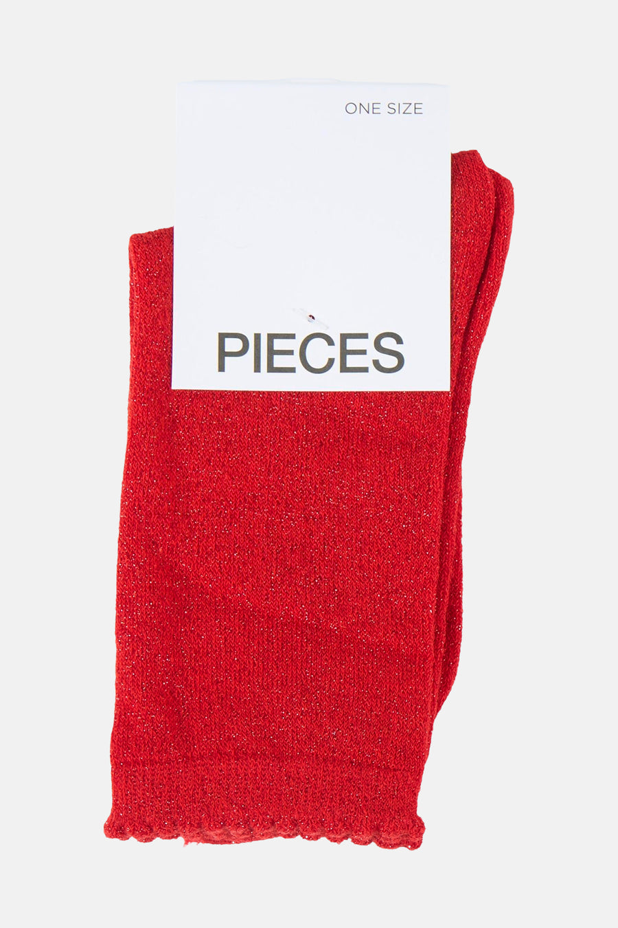 Chaussettes pailletées rouges de PIECES® avec un bord à volants subtil et une étiquette blanche indiquant 'TAILLE UNIQUE'.