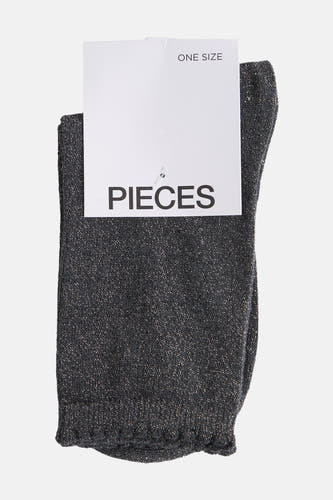 Chaussettes grises de PIECES, avec du fil pailleté et une subtile texture côtelée.