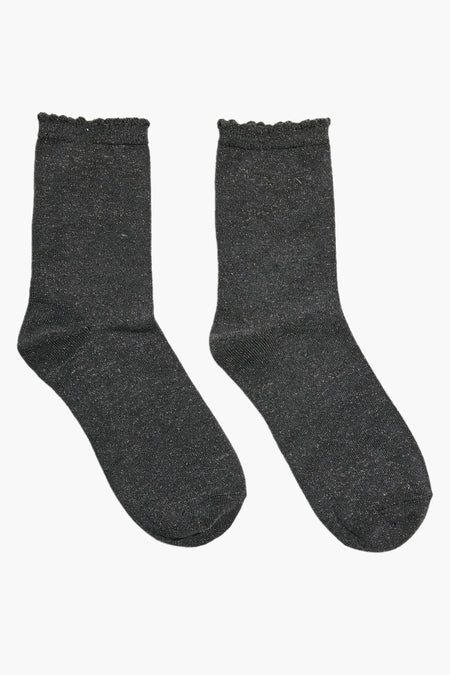 Chaussettes grises de PIECES avec effet pailleté et bordures rayées.
