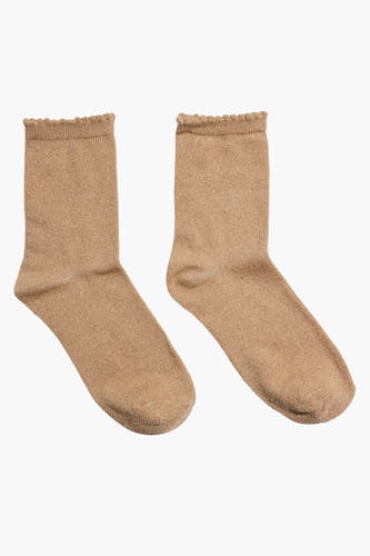 Chaussettes beige de PIECES® avec un haut côtelé et des paillettes.