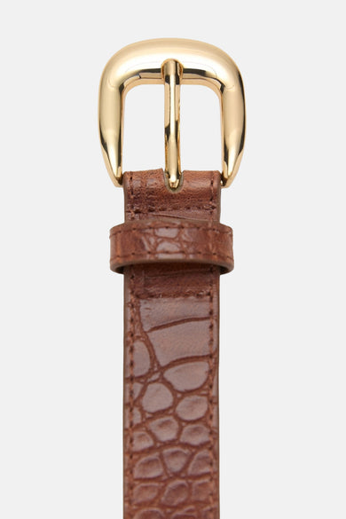 Ceinture en cuir marron MANGO avec imprimé crocodile et boucle dorée.
