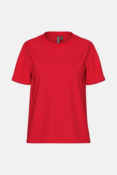 T-shirt rouge à manches courtes de PIECES, avec des manches retroussées, droit et droit devant.