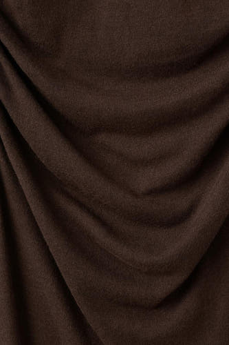 Robe brune à longues manches de MANGO, avec des plis froncés et une douce texture.