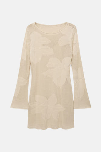 Manteau beige à longues manches de MANGO, en tissu ouvert et avec des motifs floraux.