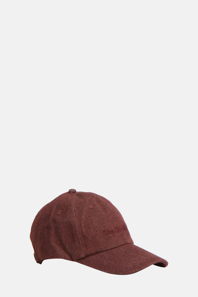 Chapeau rouge de MANGO, avec une subtile texture et un bord arrondi.