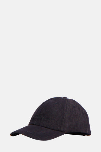 Jean bleu chapeau de MANGO, avec un texte subtil sur l'avant.
