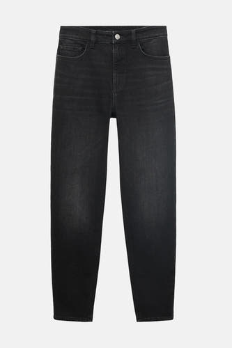 Jean mom en gris foncé de MANGO, avec poches et fermeture à glissière.