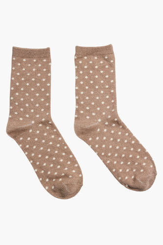 Chaussettes beige de PIECES® avec des taches blanches, vues en une vue isolée.
