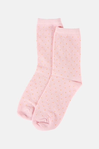 Chaussettes roses de PIECES®, avec un motif à petits pois fins et un subtil éclat.