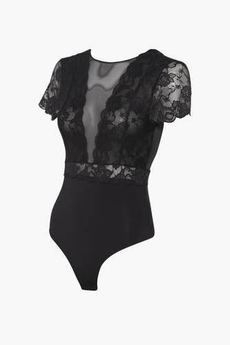 Zwarte body van PIECES®, met kanten details op de schouders en een V-hals met mesh.
