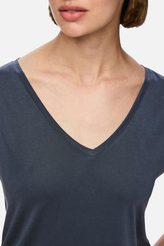 T-shirt bleu de PIECES®, avec encolure en V et tissu uni.
