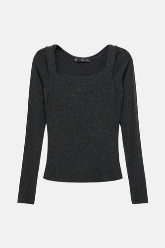 T-shirt gris à manches longues de MANGO, avec une encolure en V et un ajustement moulant.