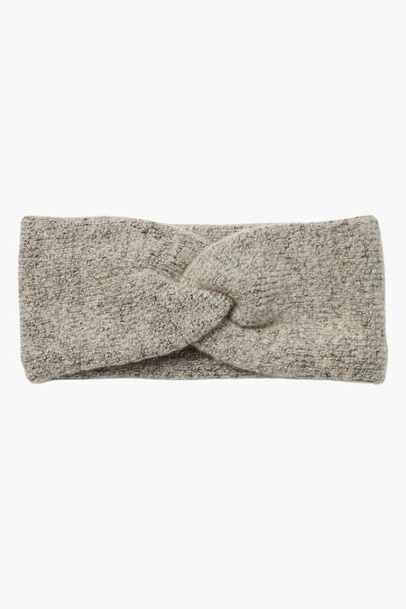 Gilet d'oreille beige de PIECES avec un détail noué, en tissu tricoté doux.