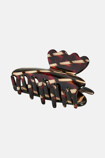 Pinceaux de cheveux bruns PIECES® avec un motif tortue et une conception griffée.