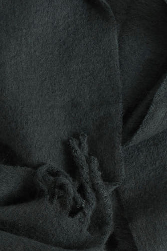 Manteau d'hiver vert de PIECES® avec une texture grossière et des franges nouées.