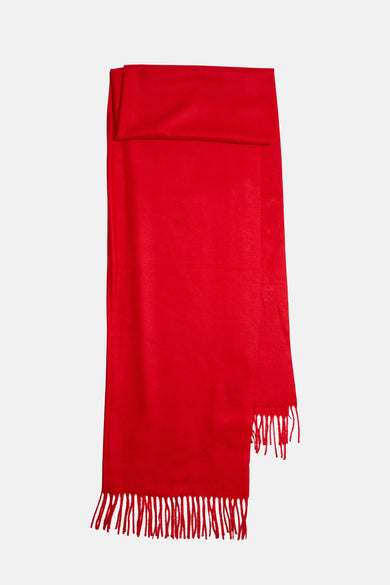 Écharpe d'hiver rouge de PIECES® avec franges aux extrémités.