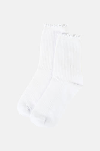 Chaussettes blanches PIECES® à côtes et bord festonné.