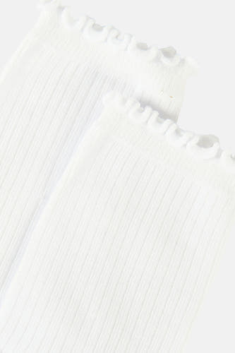 Witte sokken van PIECES® met ribbels en een geschulpte rand.