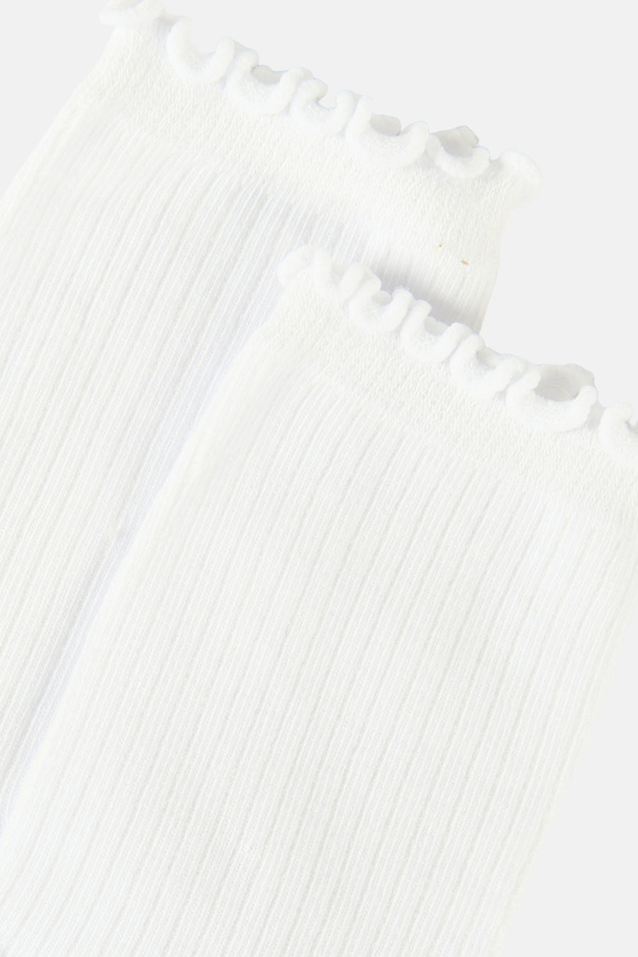 Witte sokken van PIECES® met ribbels en een geschulpte rand.