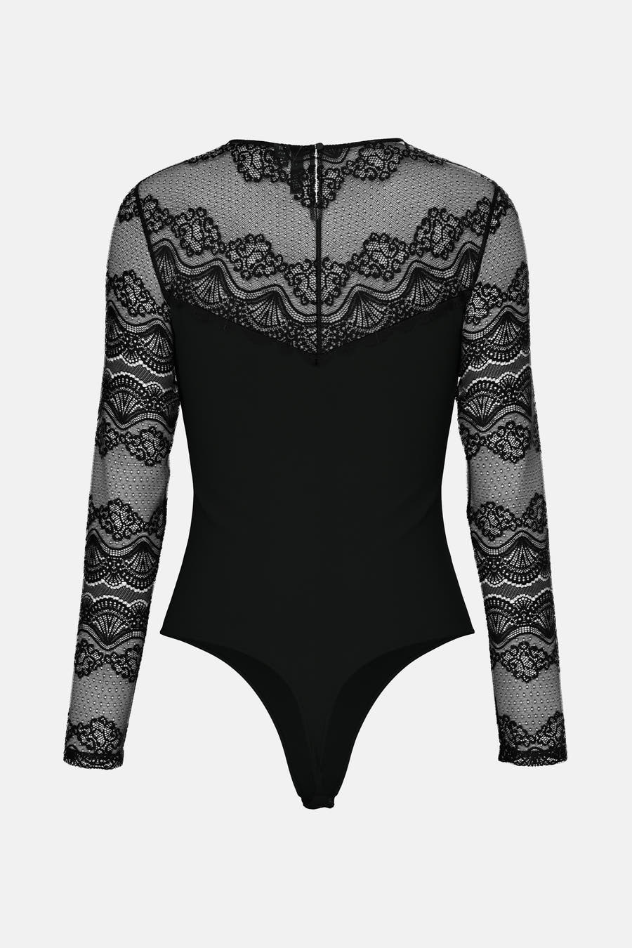 Corps noir de PIECES®, avec des manches longues et des détails bordés autour de la ligne du cou.